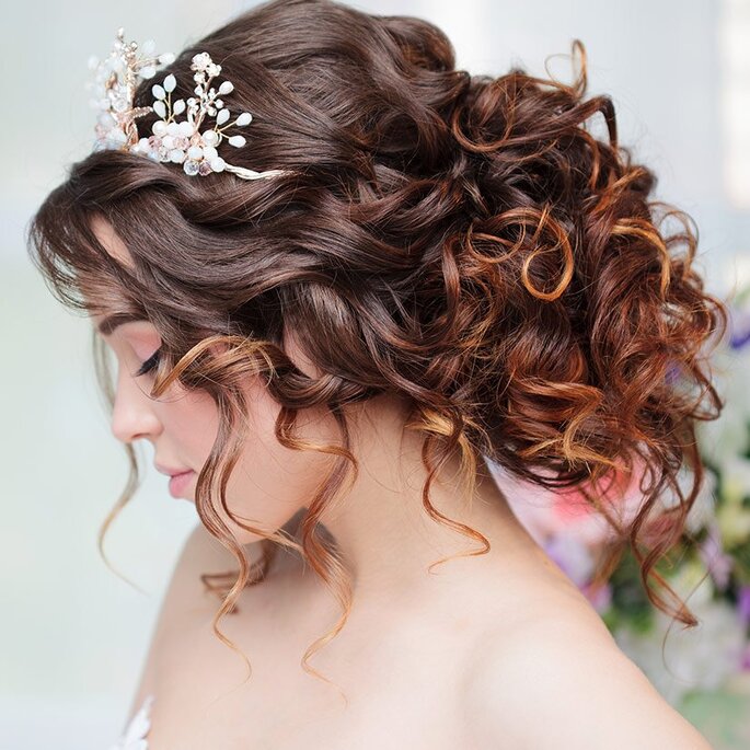 Coiffures de mariage pour cheveux bouclés
